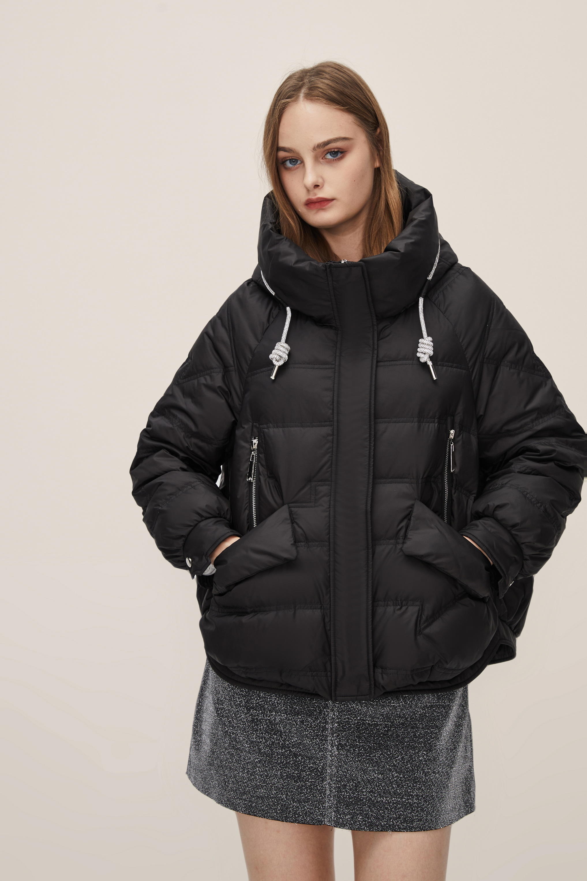 Cold Resistant And Loose Fitting Fashionable Hooded Short Down Jacket