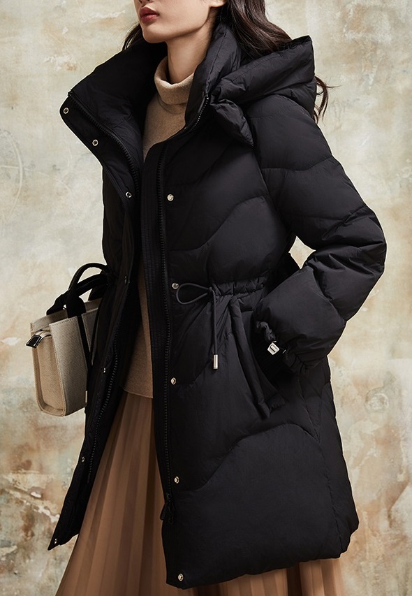 Woman's Warm And Fashionable Down Jacket