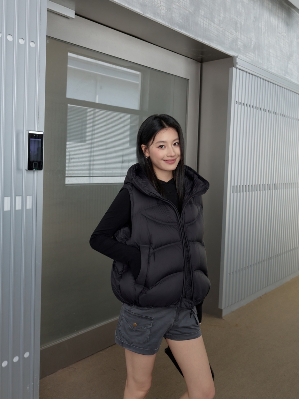 High-End/Out door wear/ Puff Down Jacket /Water proof/ Trench coat/Lady's vest